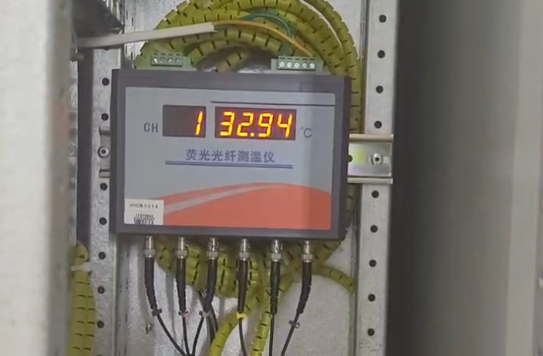 開關柜熒光光纖測溫系統(tǒng)解決方案